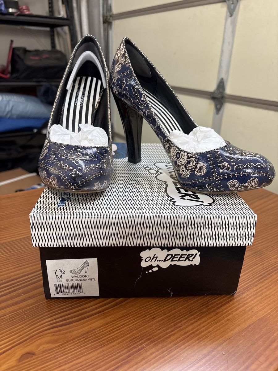 Oh Deer! Waldorf Blue Banana Vinyl Pumps - Women's Size 7.5M, Patterned High Heels
