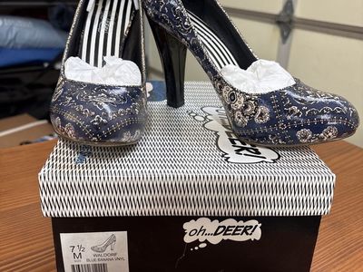 Oh Deer! Waldorf Blue Banana Vinyl Pumps - Women's Size 7.5M, Patterned High Heels