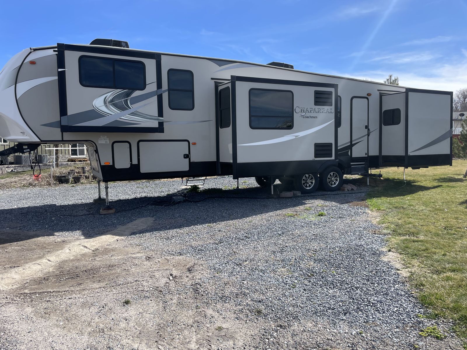 2018 Chaparral 370FL Fifth Wheel Camper Coachman
