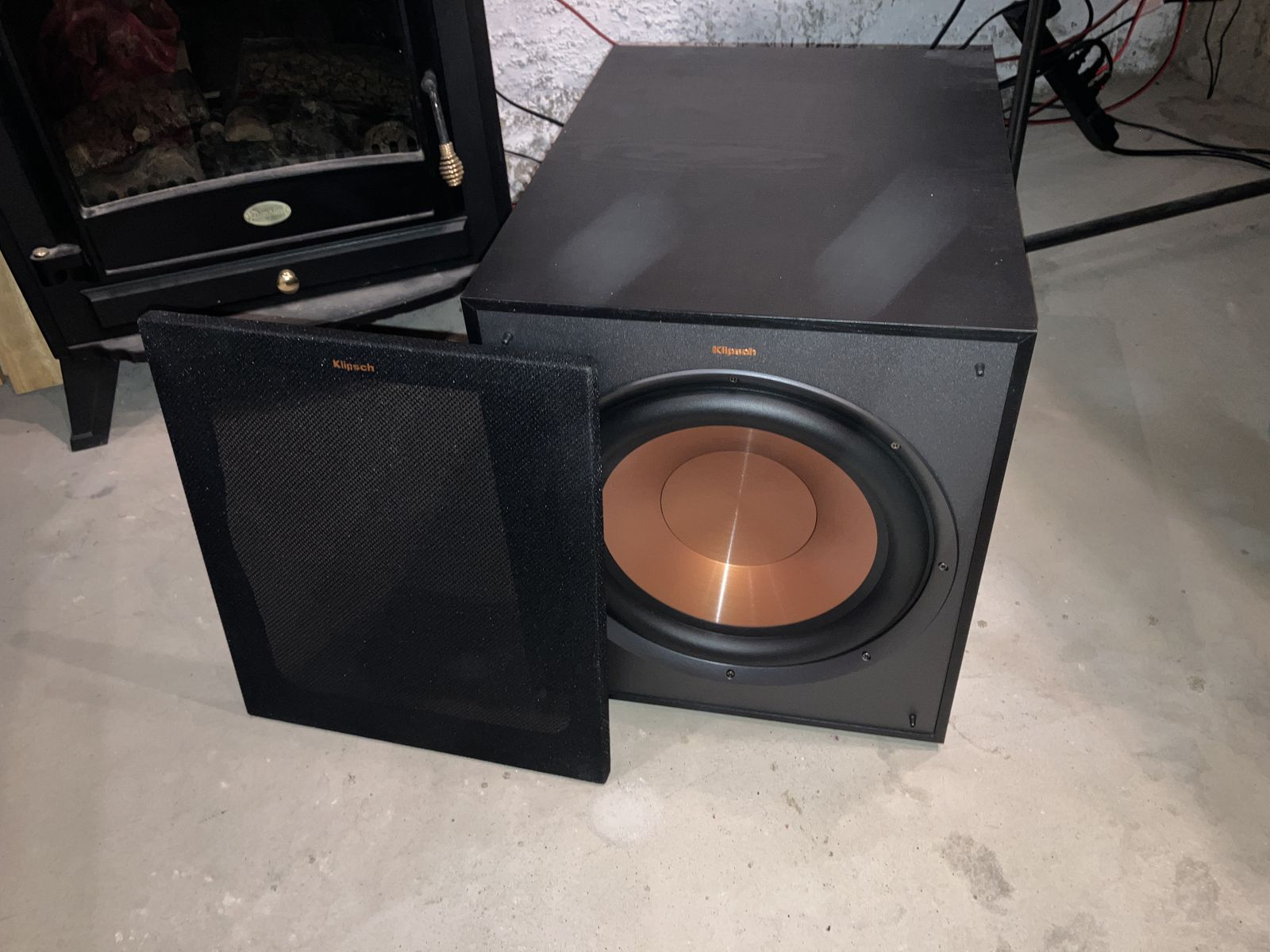 Klipsch R-120SWi 12-inch Wireless Powered Subwoofer with Copper Spun Woofer