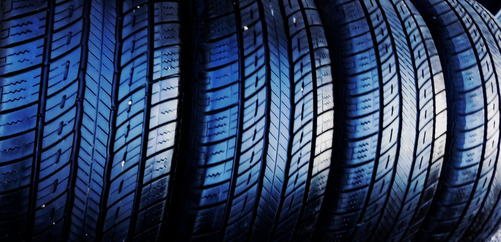 235 55R 19 Uniroyal