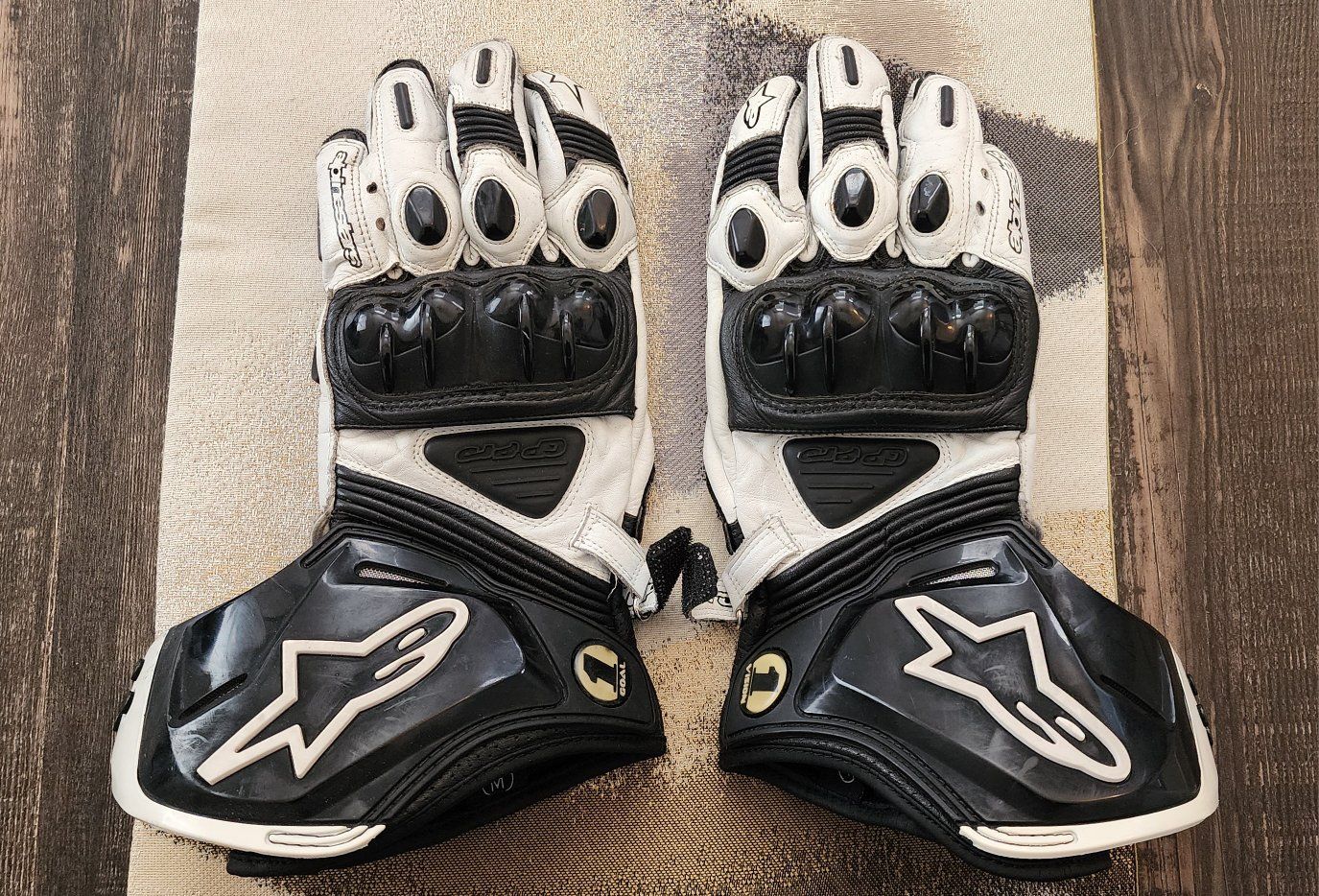 Alpinestars GP-Pro full gauntlet motor gloves Med