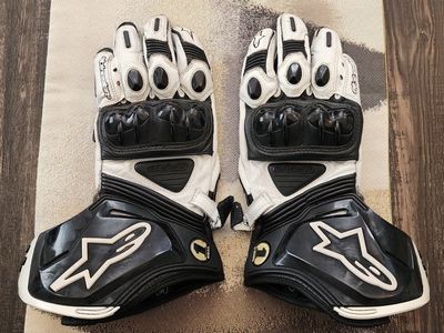 Alpinestars GP-Pro full gauntlet motor gloves Med