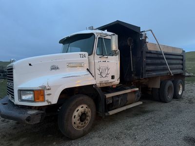 Mack dump truck ch613