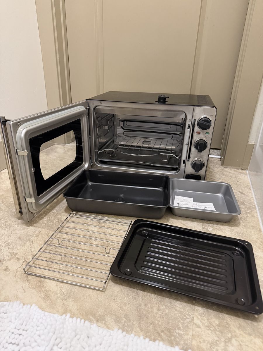 Wolfgang Puck Pressure Oven- Accesories Included.