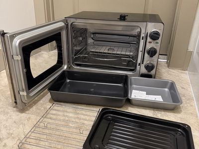 Wolfgang Puck Pressure Oven- Accesories Included.