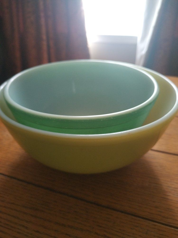 Pyrex made in USA nesting Yellow and Turquoise