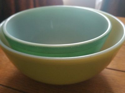 Pyrex made in USA nesting Yellow and Turquoise