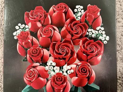 LEGO Bouquet of Roses 10328 Botanical Collection - 822 Pieces, Unbuilt