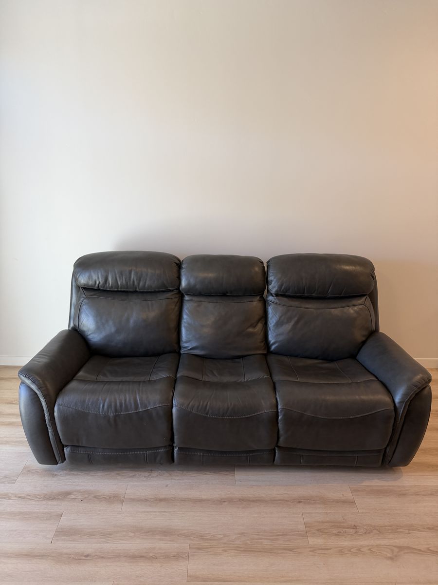 Luxurious Dark Gray Leather Reclining Sofa Couch - 3 Seater with Power Recline
