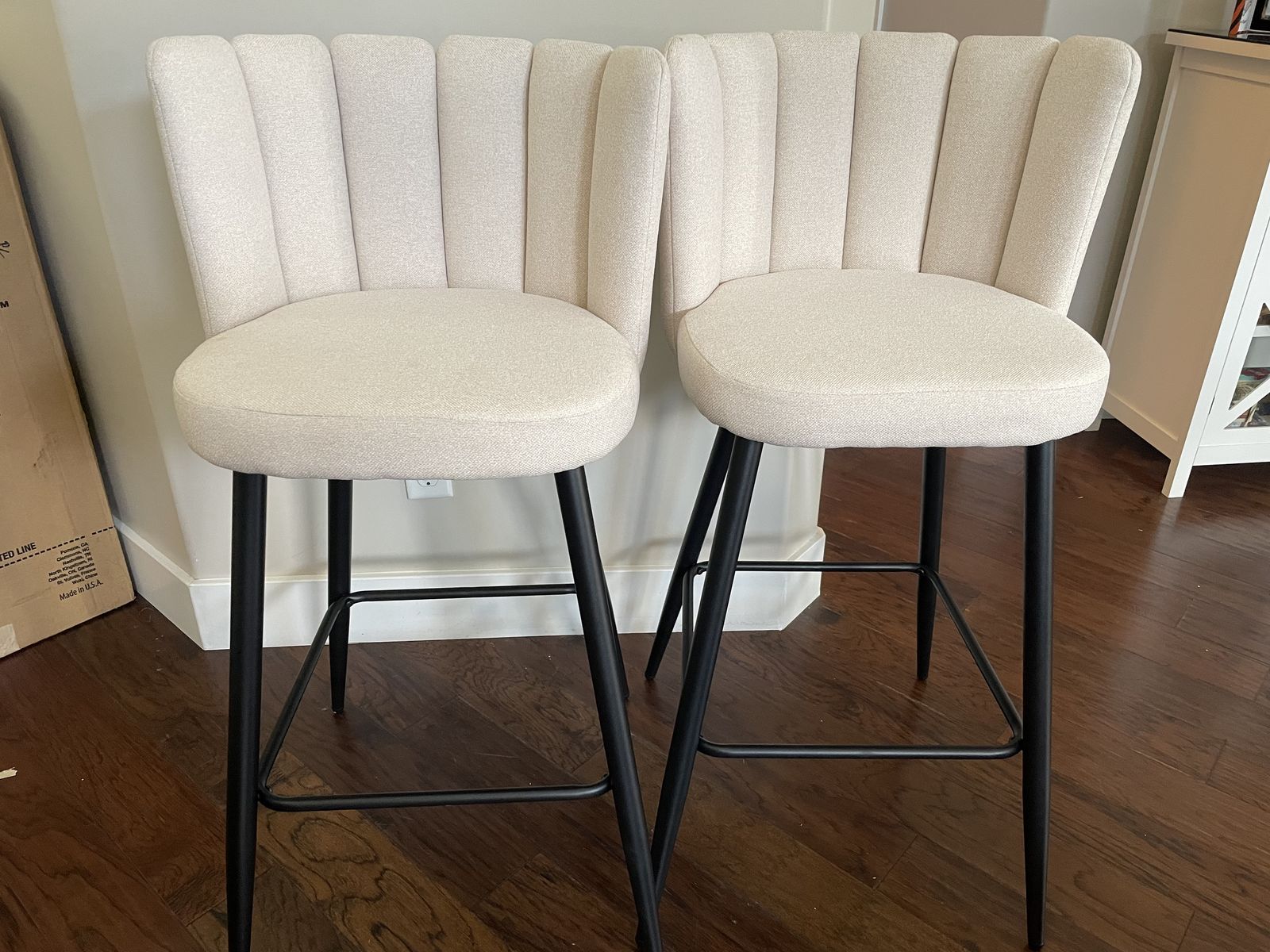 Brand New Set of 2.,.. 30'' Bar Stools Set of 2 Linen Fabric Bar Height Chairs with Back Upholstered