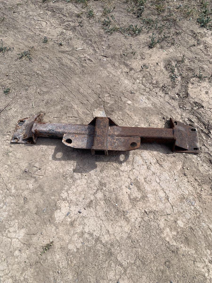 Trailer Hitch Receiver for Truck/SUV, 38 inches long