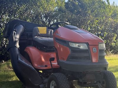 Husqvarna YTH20K46 Riding Lawn Mower – 359 Hours – Bagger Included