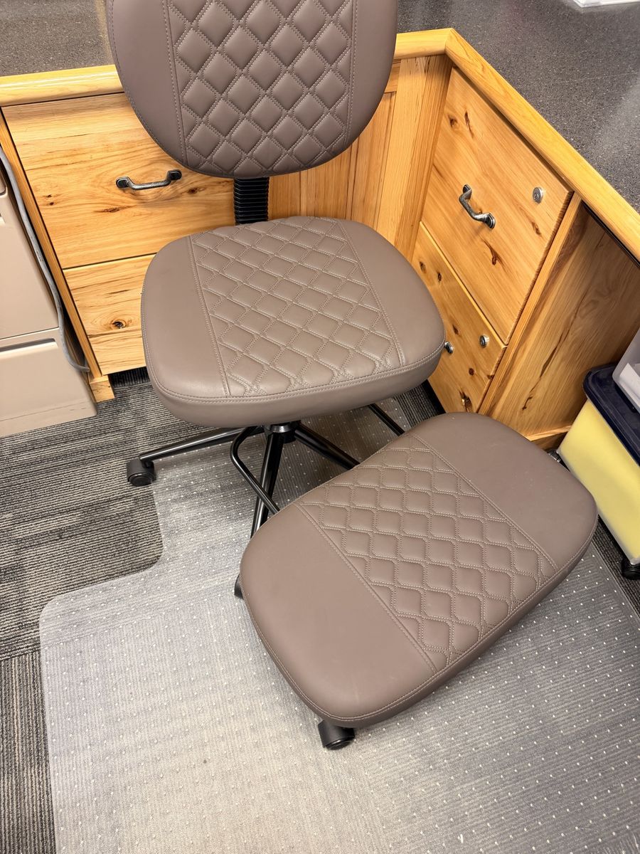 Criss cross chair