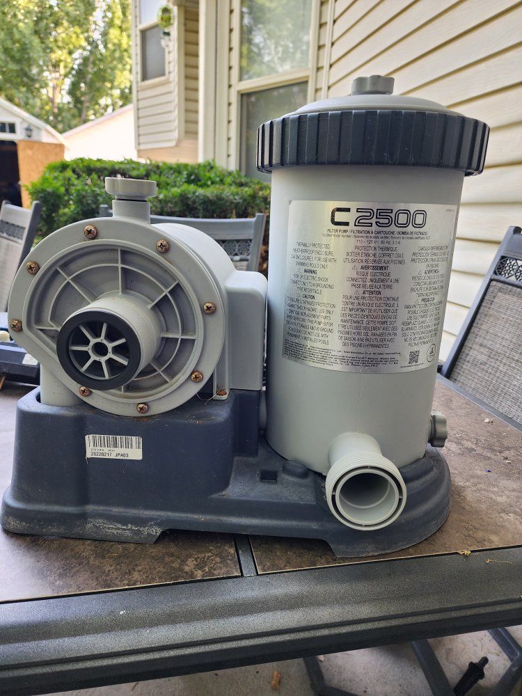 C2500 Filter Pump for Swimming Pools 110-120V

2500 gph above ground pool pump/filter. filter included, but no hoses.