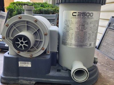 C2500 Filter Pump for Swimming Pools 110-120V
2500 gph above ground pool pump/filter. filter included, but no hoses.