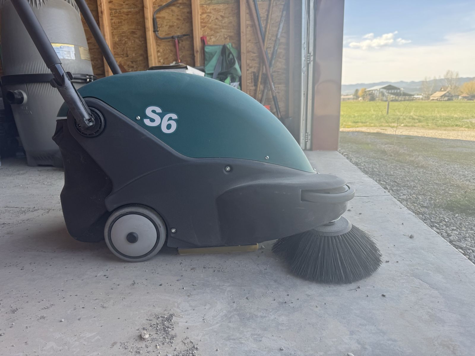 Tennant S6 Walk-Behind Sweeper - Outdoor/Indoor Commercial Push Sweeper