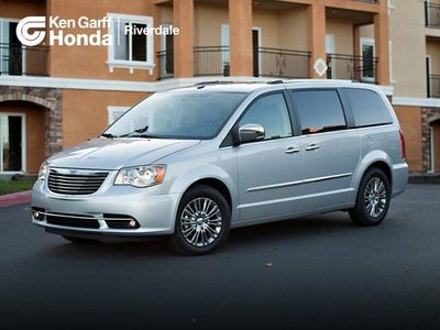 2016 CHRYSLER TOWN AND COUNTRY Touring-L