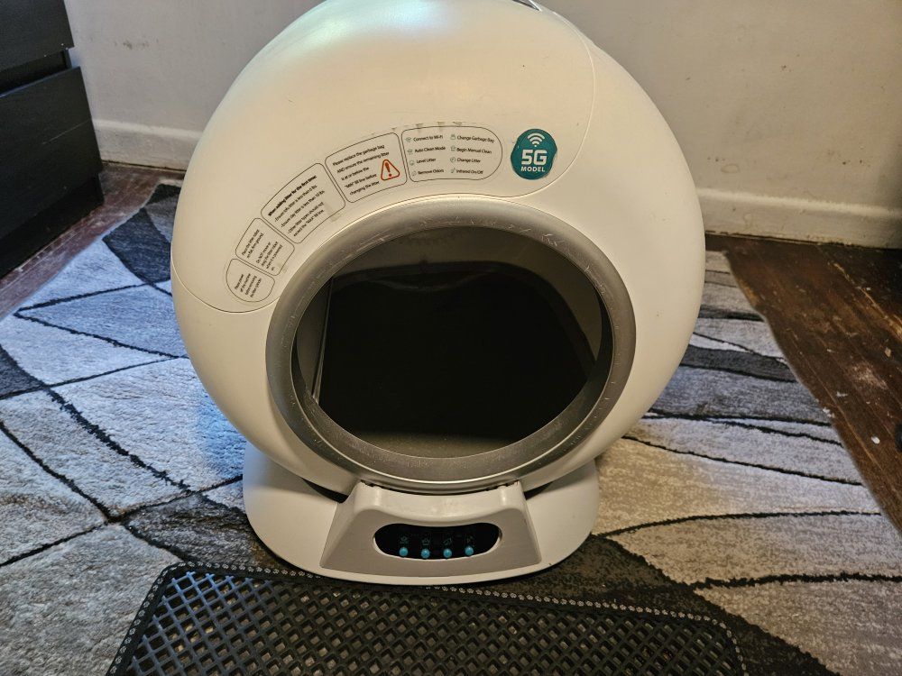 Self-Cleaning Litter Box w/ Mat