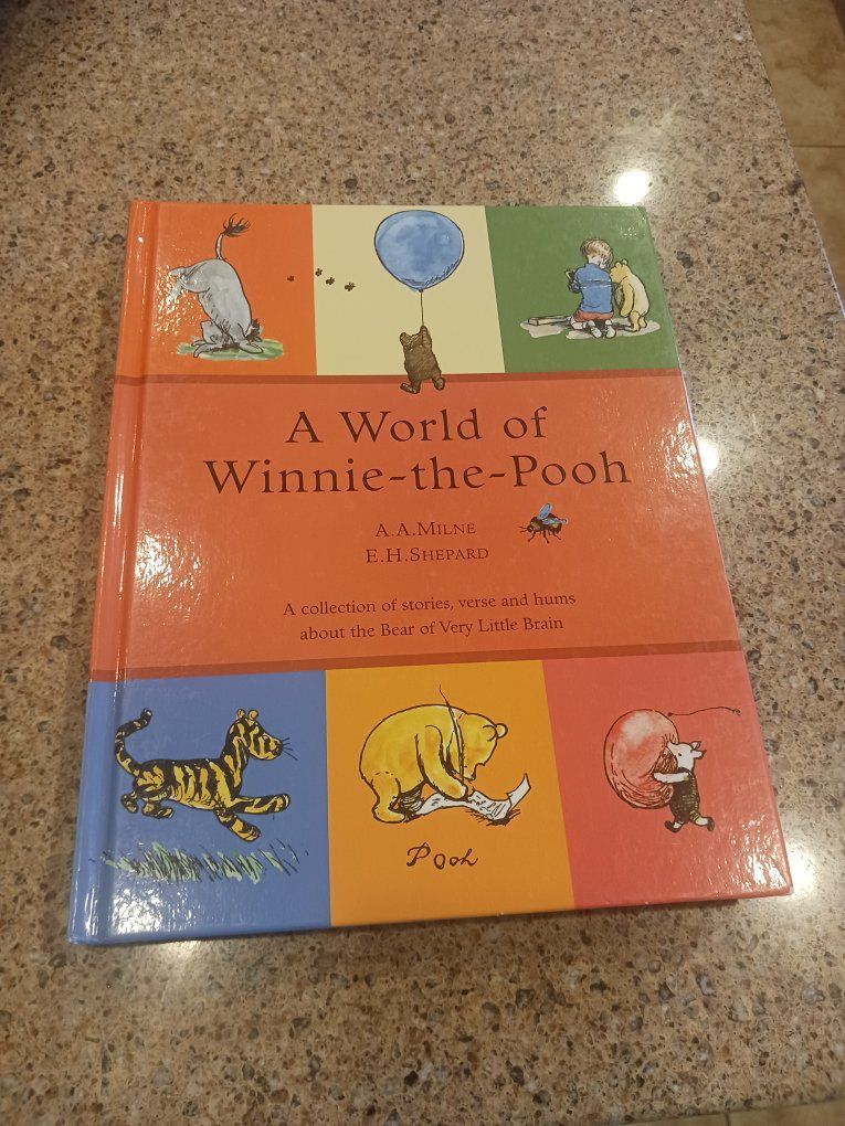 Book A World of Winnie the Pooh