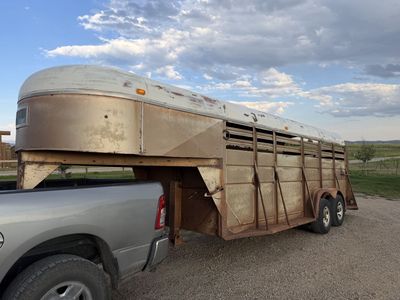 1988 Ponderosa 18’ Gooseneck Stock Trailer