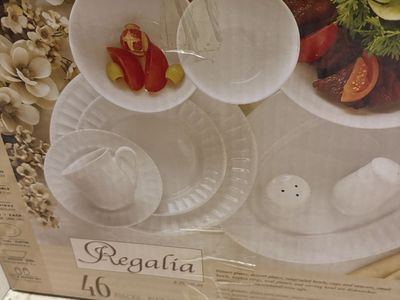 White Dish Set - box has never been oened