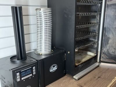 BRADLEY 31" VERTICAL 4-RACK DIGITAL ELECTRIC SMOKER #WCP035568