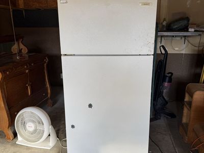 Refrigerator freezer (FREE!!)