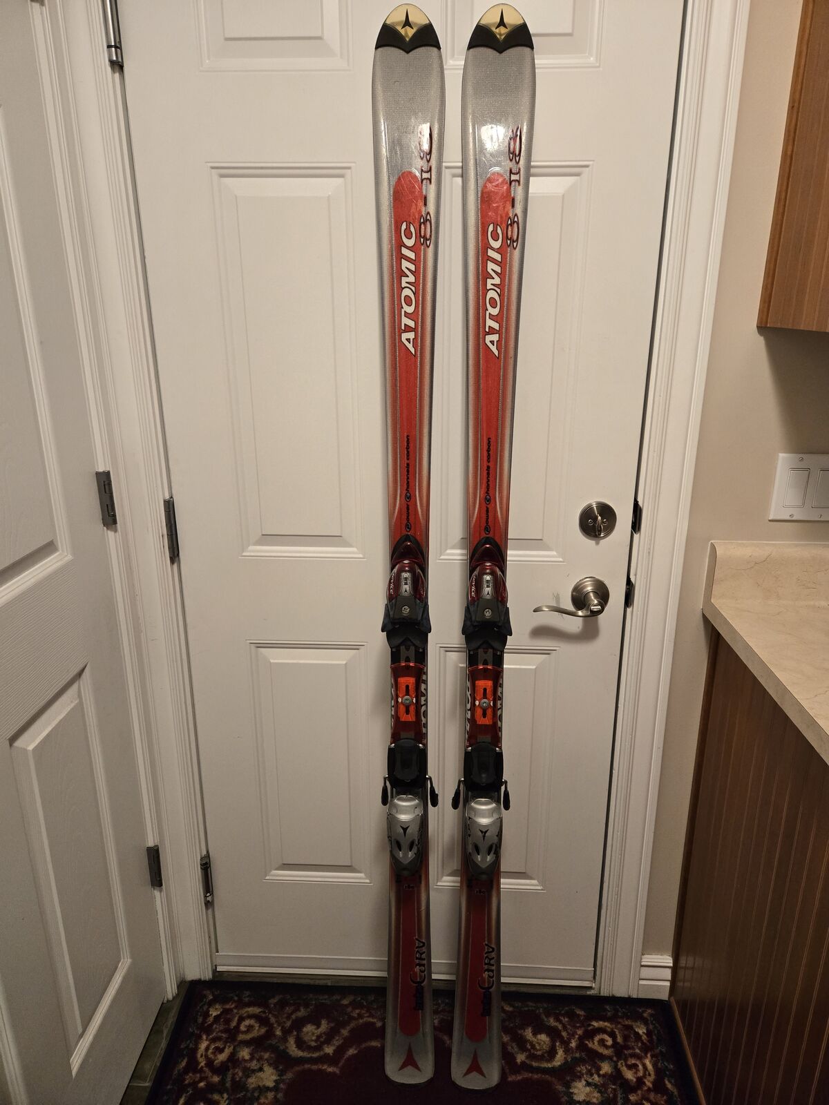 Atomic 8-18 Beta Carv 180 Skis With Device 310 Bindings