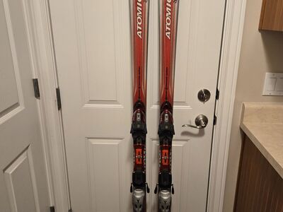 Atomic 8-18 Beta Carv 180 Skis With Device 310 Bindings