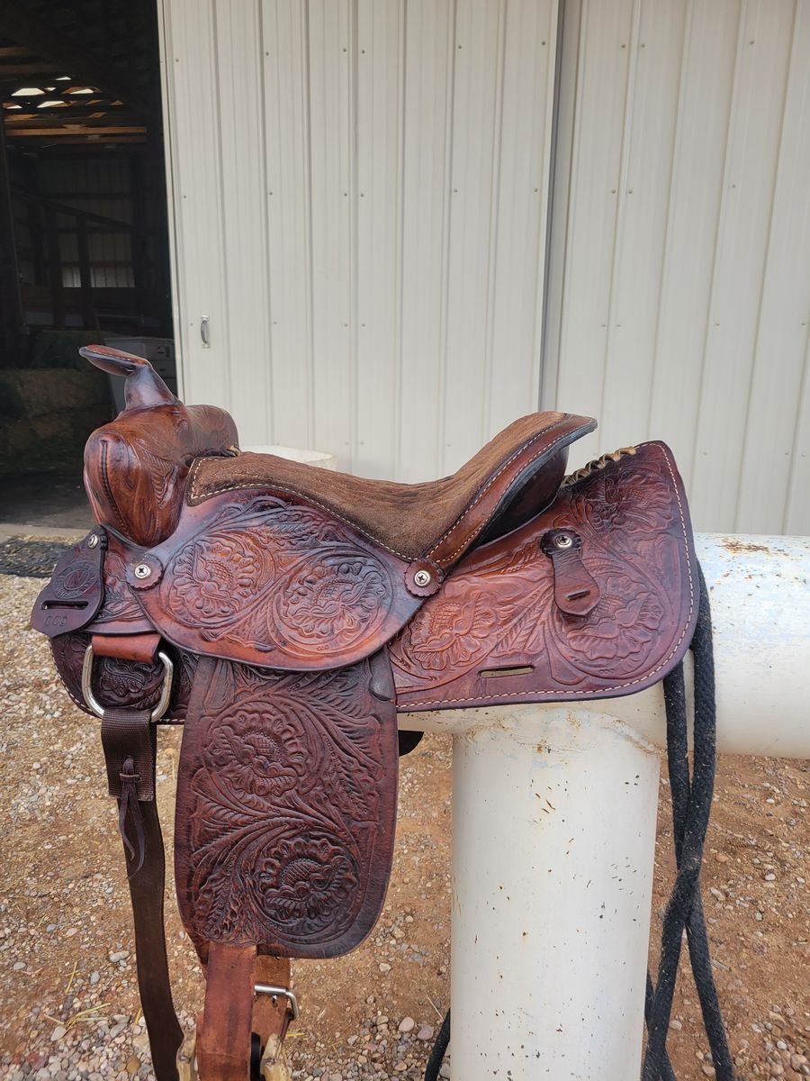 15" Seat Western Saddle