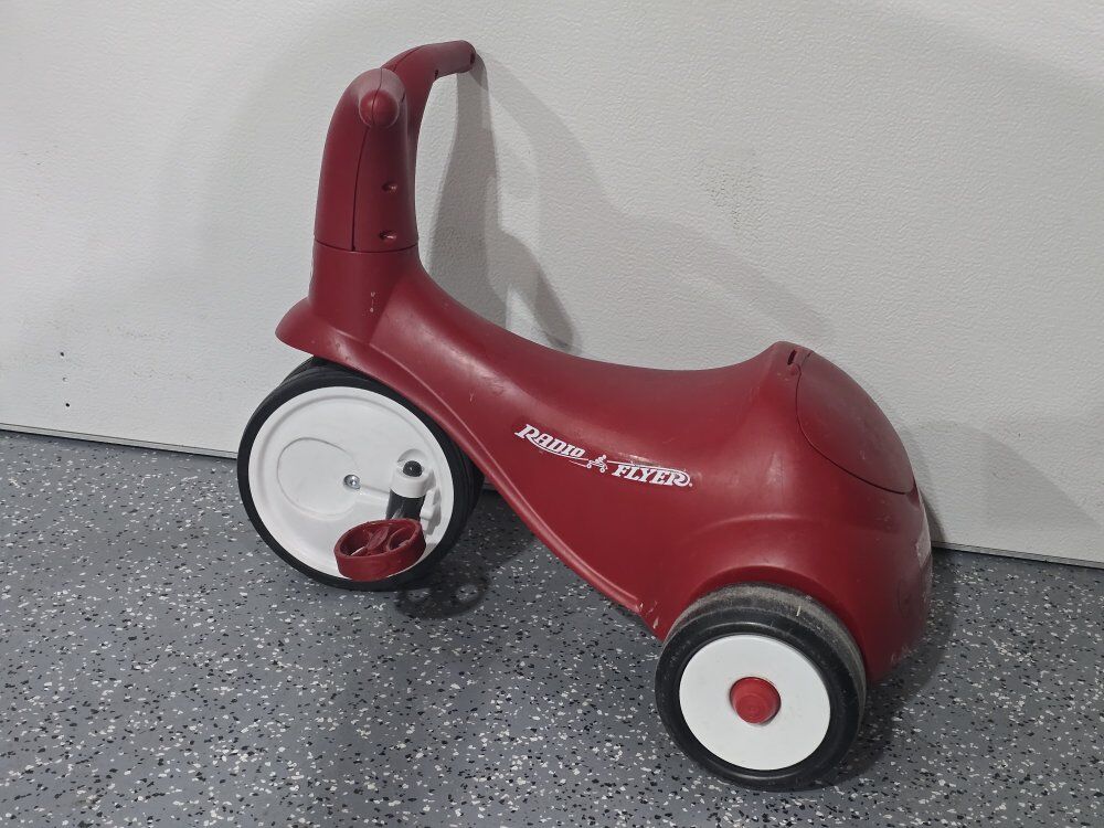 Radio Flyer Scoot 2 Pedal, a 2-in-1 ride-on