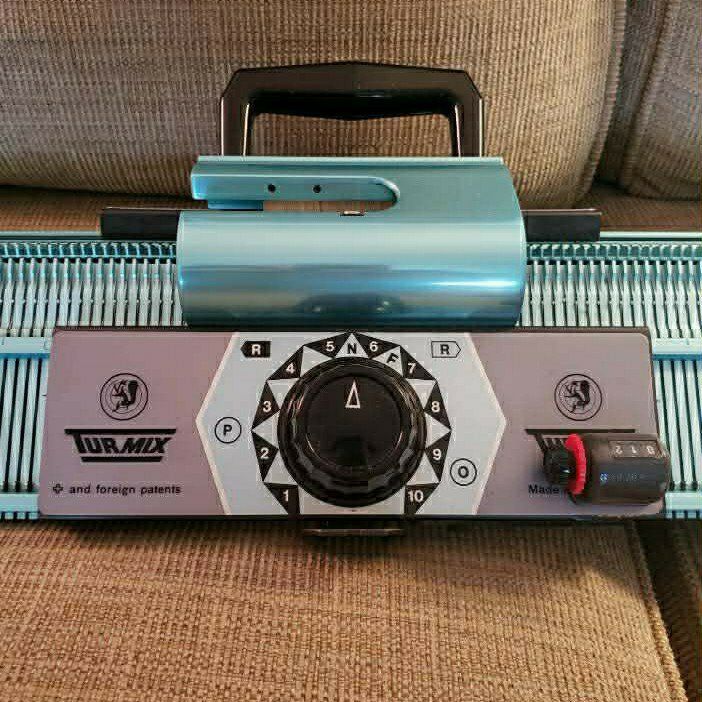 TURMIX HAND/ WOOL KNITTING MACHINE & accessories