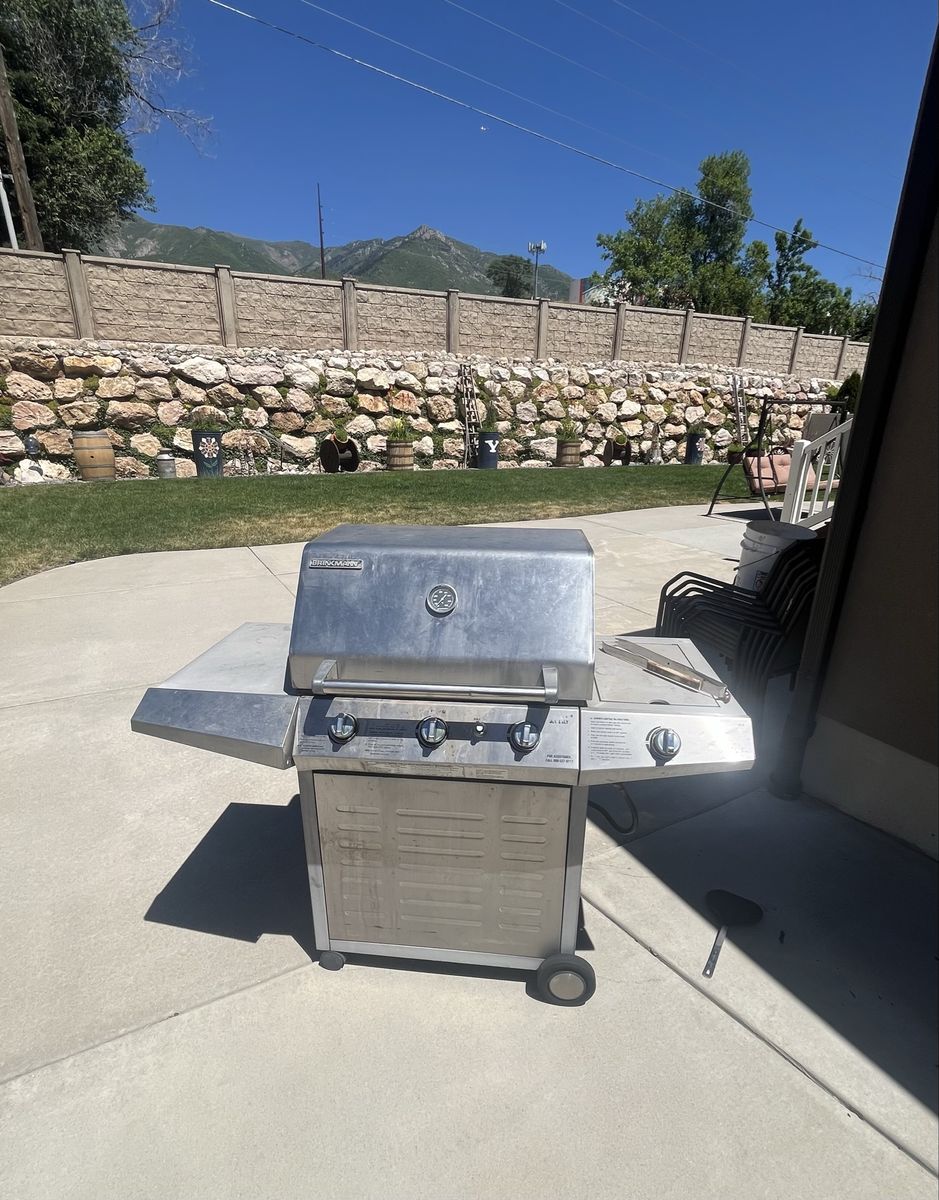Three burner gas grill