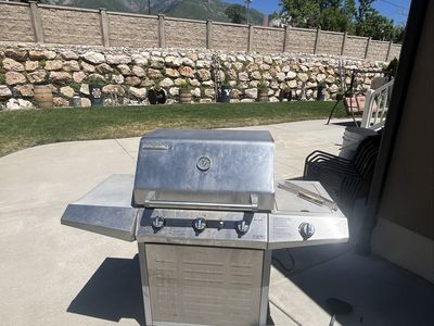 Three burner gas grill