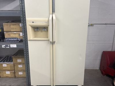 Amana Side-by-Side Refrigerator with Water/Ice Dispenser - cream