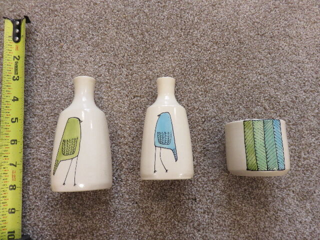 SET OF THREE NATIVE AMERICAN POTTERY ART ITEMS - 2 SMALL VASES AND ONE CUP