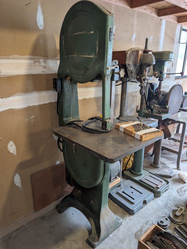 Davis & Wells Los Angeles Heavy Duty Vintage Floor Standing Bandsaw