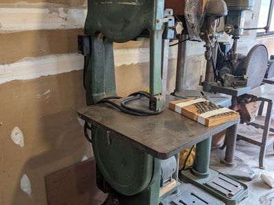 Davis & Wells Los Angeles Heavy Duty Vintage Floor Standing Bandsaw