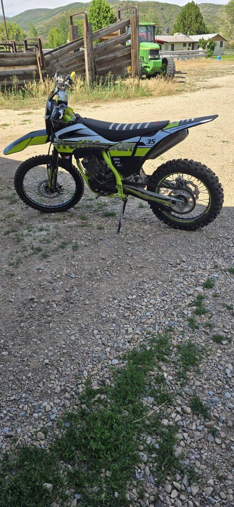 TrailMaster Dirt Bike 2024 250cc