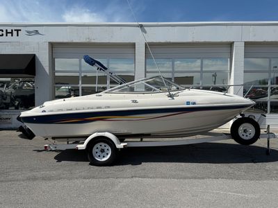 2001 19' Bayliner Capri 192 LX Sport Cuddy
