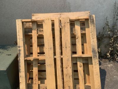 **FREE PALLETS, FIRST COME FIRST SERVE!!**