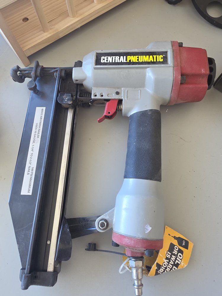 Central Pneumatic 68023 16-Gauge Air Finish Nailer - 1-1/4" to 2-1/2" Nails, 100 PSI Max