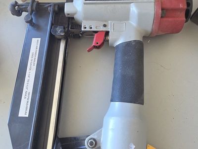 Central Pneumatic 68023 16-Gauge Air Finish Nailer - 1-1/4" to 2-1/2" Nails, 100 PSI Max