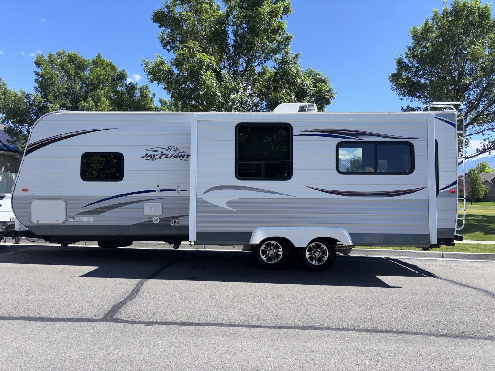 2014 JAYCO Jay-flight 26FT whit super slide sleep 6 very clean ready to camp or travel the world 1 owner sins new