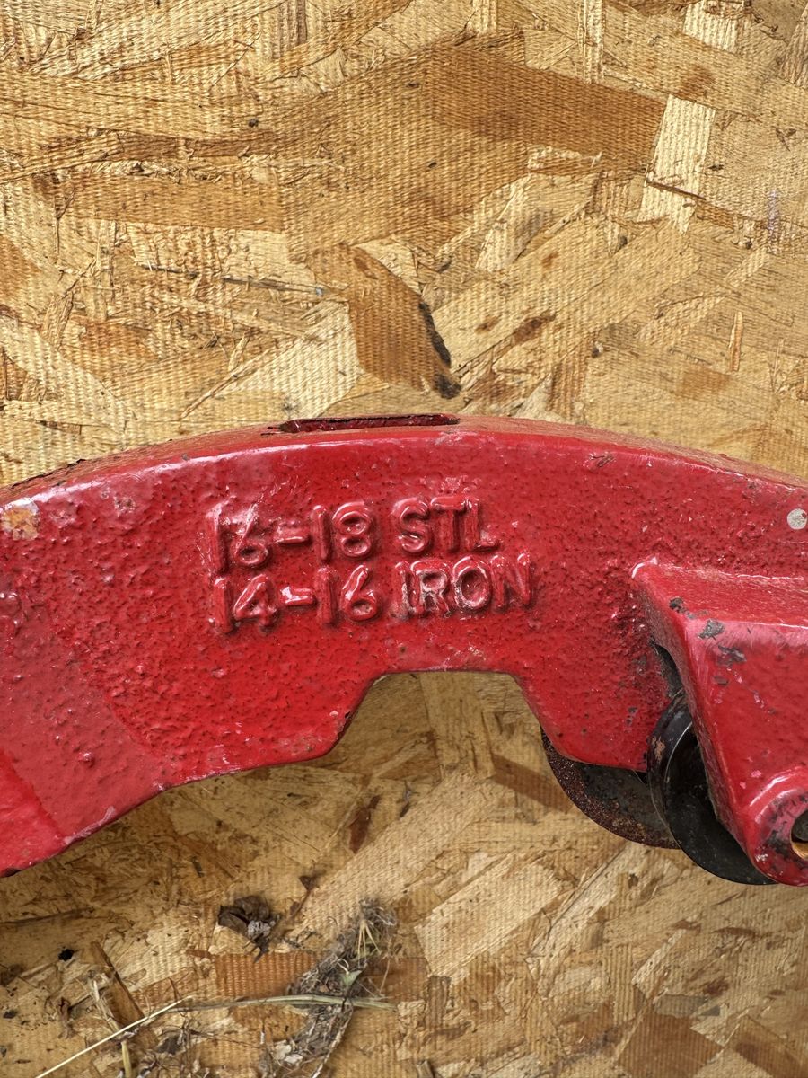 Heavy-Duty Hinged Pipe Cutter - 14"-18"