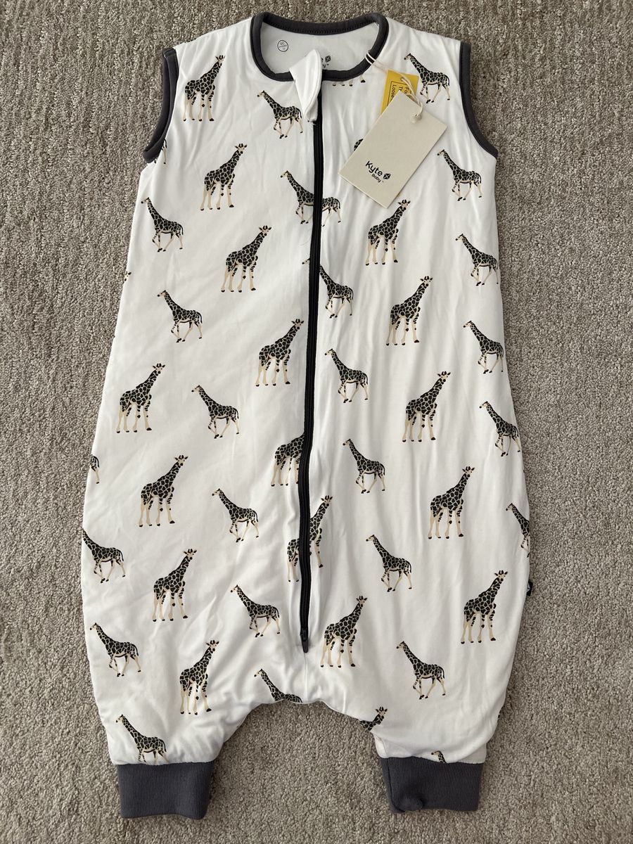 Kyte Baby Giraffe Sleep Bag Swaddle Tog 1.0 (White with Giraffes) - Size Medium