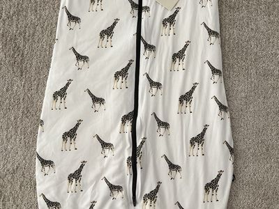 Kyte Baby Giraffe Sleep Bag Swaddle Tog 1.0 (White with Giraffes) - Size Medium