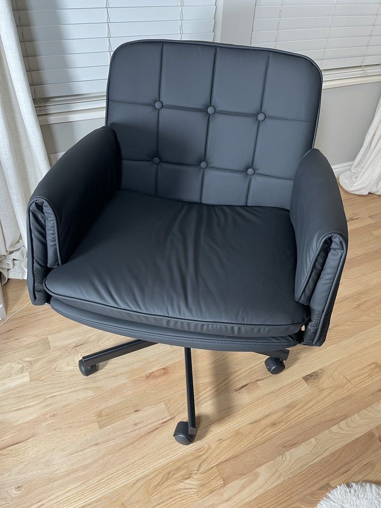 Stylish Office Chair In Black - NEW!