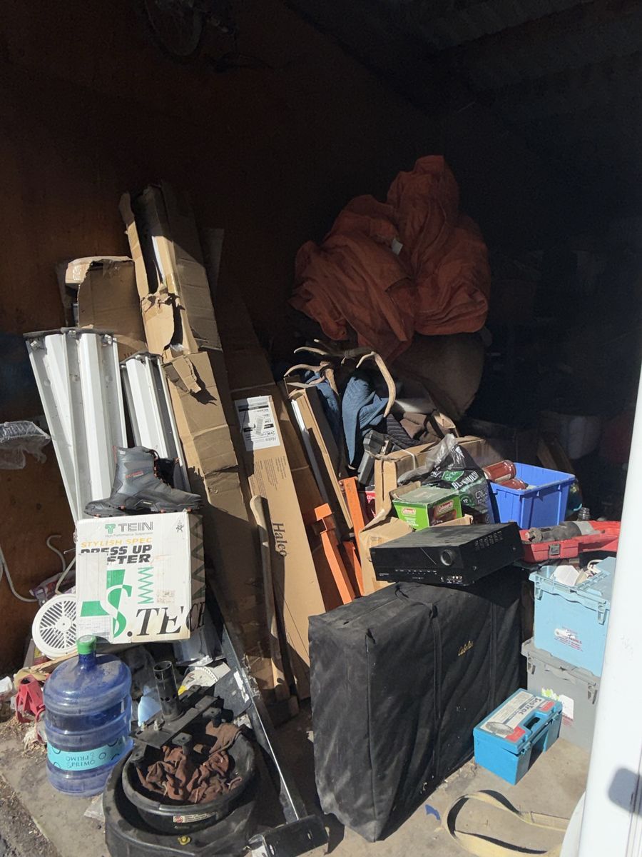 Storage unit auction. Five units +2 boats.